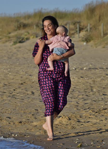 La presentadora Toñi Moreno con su hija Lola en Cadiz 27/06/2020