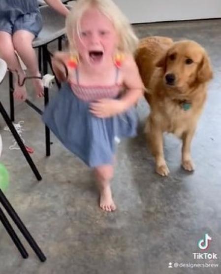 Un invitado sorpresa deja a todos los niños aterrorizados en una fiesta de cumpleaños