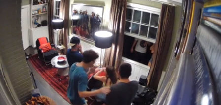 El hijo y sus amigos se llevaron un susto de muerte hasta que se dieron cuenta de que era una broma