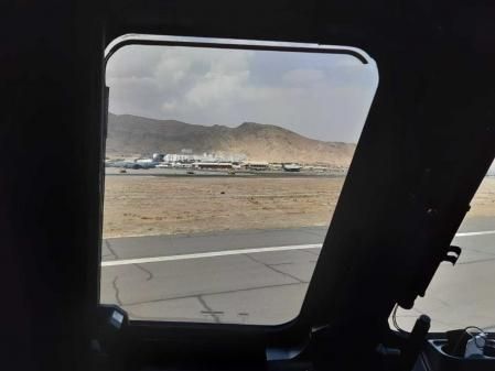 Momento en el que el avión A400 despega de Kabul para volver a España tras hacer escala en Dubai