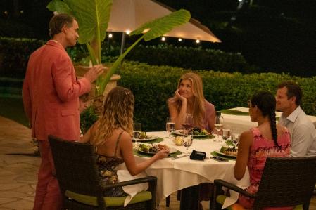 Una imagen de 'The White Lotus', lujo y problemas de ricos en Hawai.