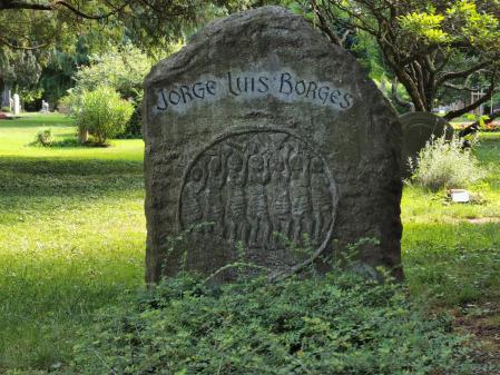 En el cementerio están enterradas muchas personalidades