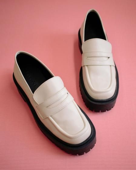Mocasines blancos de Alohas