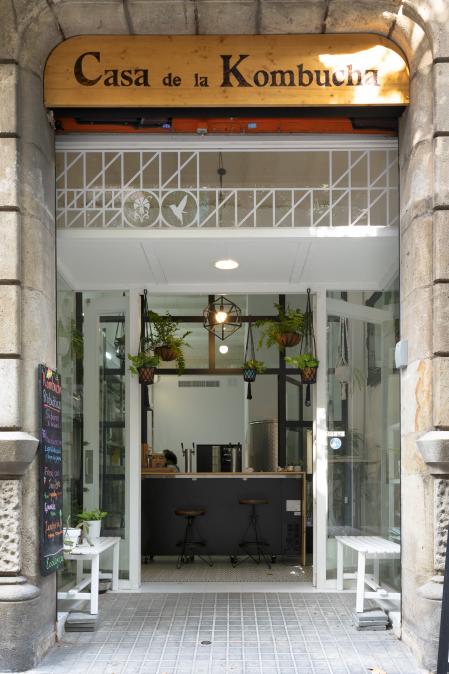 La Casa de la Kombucha es una tienda especializada en esta bebida en el centro de Barcelona