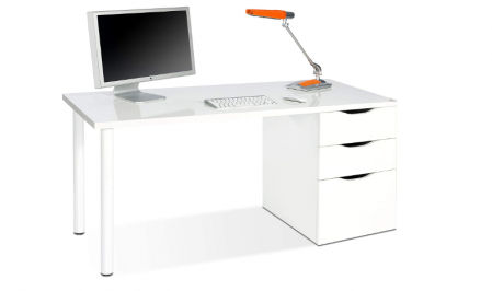 Escritorio con cajones y puerta.