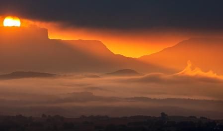 Las nieblas de verano sobre la plana de Vic
