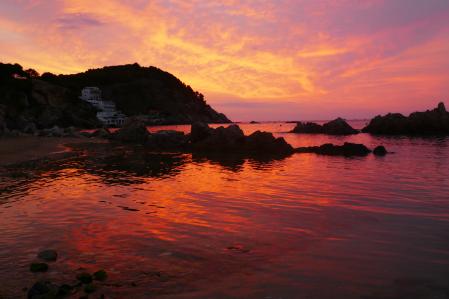 El amanecer en la cala de Morro del Vedell