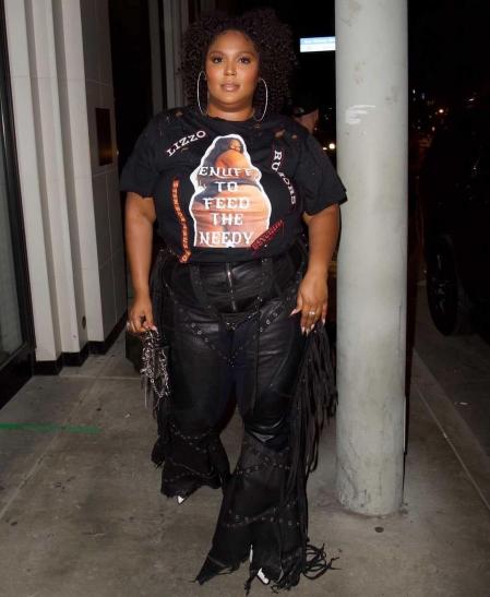 La cantante Lizzo con su estilismo por las calles de Nueva York