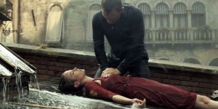 El agente 007 trata de reanimar al amor de su vida en 'Casino Royale'.