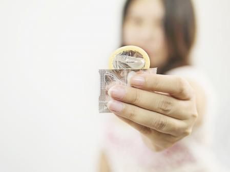 El uso del preservativo entre los adolescentes ha sufrido un declive “alarmante” en la última década, según la OMS