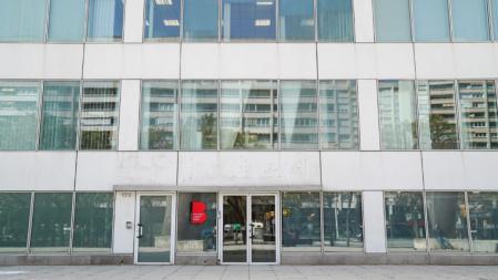 Servicio de Atención a Inmigrantes, Emigrantes y Refugiados (SAIER) situado en la calle Tarragona de la ciudad de Barcelona.