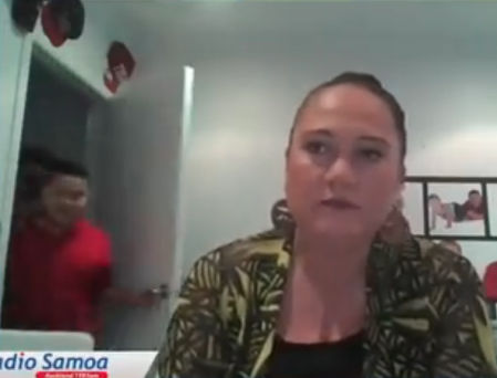 El hijo de una ministra de Nueva Zelanda interrumpe una entrevista en directo