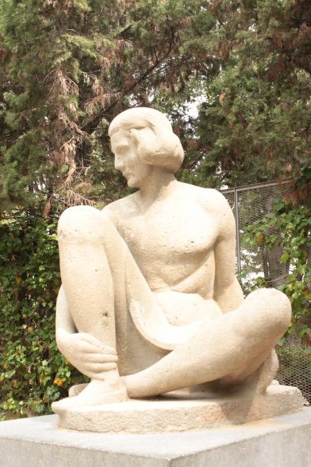 La estatua Repós de cerca.