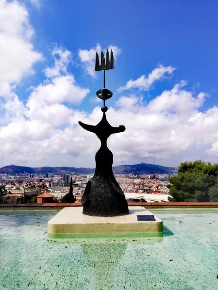 Estatua Luna, sol y una estrella.