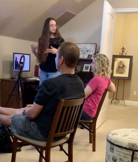 La mujer quería hacer entender a sus padres que no tenía nada de peligroso ni se quedaría embarazada