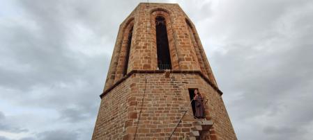 Sor Isaura, en el campanario de la iglesia.