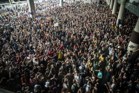 Protesta de Tsunami Democràtic en el aeropuerto de El Prat tras la sentencia del procés