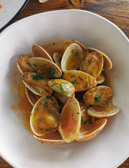 Almeja rubia a la marinera