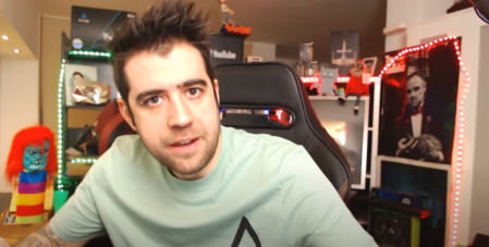 Auronplay, durante uno de sus vídeos en el canal de YouTube/Auronplay