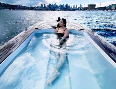 El relajante y eléctrico jacuzzi móvil para navegar con la mente en blanco.
