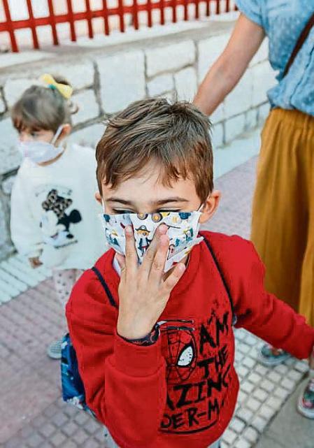 Colegio Infantil en Becerril de la Sierra entrada primer dia del Colegio