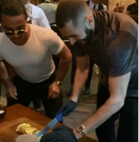 Benzema en el Nusr-Et de Dubai en 2019