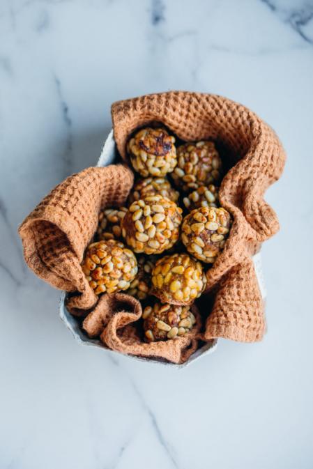 Panellets de boniato, almendra y dátil