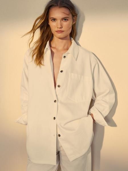 Camisa denim de Massimo Dutti (49,95 euros)