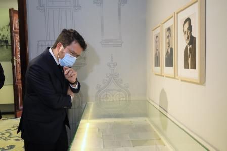 Pere Aragonés en la casa de Joan Fuster