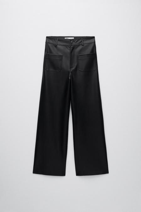 Pantalón efecto piel de tiro alto y pernera ancha (29,95 euros)