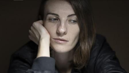 Uno se acostumbra a ver a través de los otros.