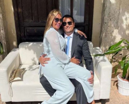 Belén Esteban disfruta de la boda de unos amigos junto a su marido, Miguel Marcos