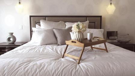 Ocho ideas para que tu cama sea tan cómoda y acogedora como la de un hotel de lujo