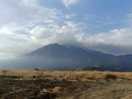 Vista del incendio de Estepona desde lo alto de la ciudad.