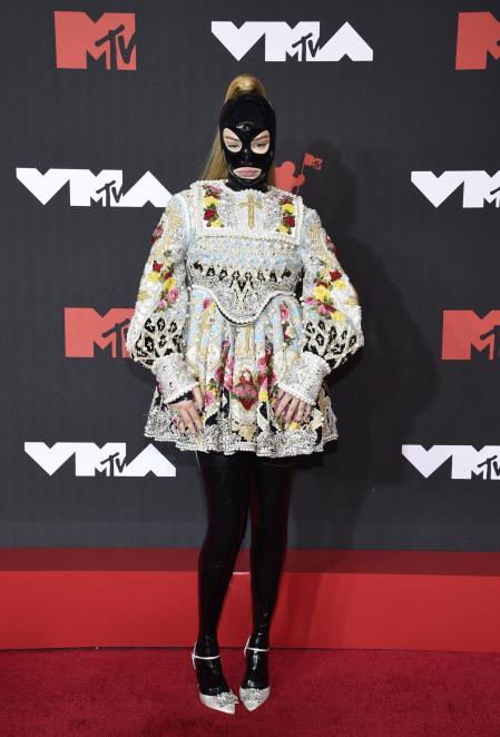 Kim Petras en la alfombra roja de los premios MTV VMAs