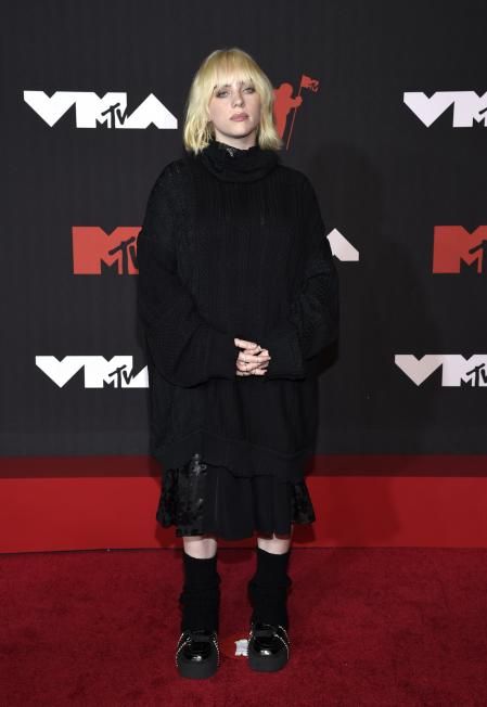Billie Eilish en la alfombra roja de los premios MTV VMAs