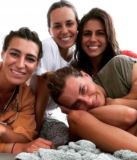 Las hermanas se unieron para celebrar la despedida de soltera de Claudia.