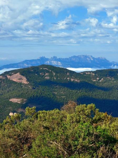 Sant Llorenç del Munt i la Serra de l'Obac.