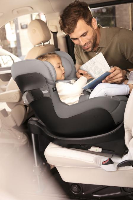 La ley obliga llevar a los niños con una estatura de hasta 135 centímetros en su correspondiente sistema de retención infantil