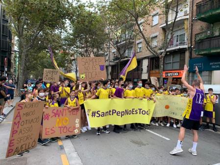Manifestación del CB Sant Josep por las calles de Badalona