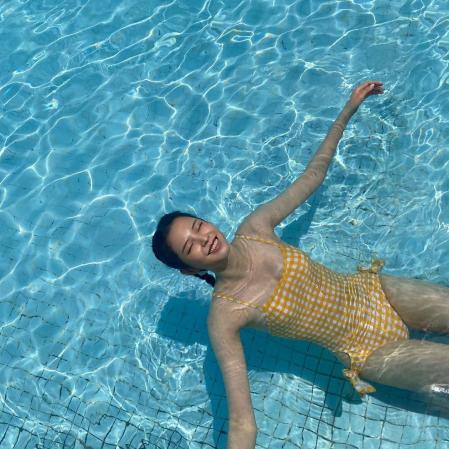 En sus fotos de Instagram podemos ver a Rozy en lugares típicos y haciendo cosas que cualquier persona haría