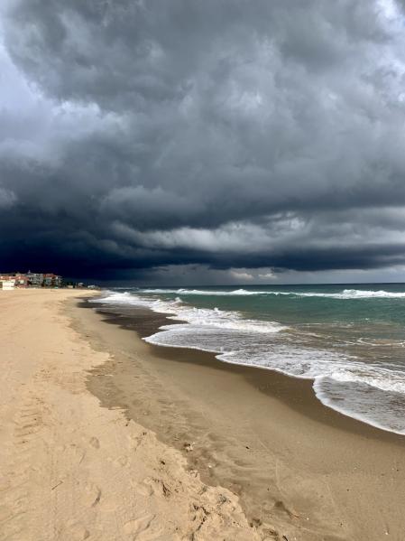 Se acerca la tormenta a Gavà Mar.