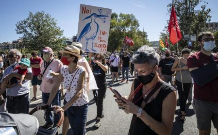 Un grupo de manifestantes defensores del delta del Llobregat
