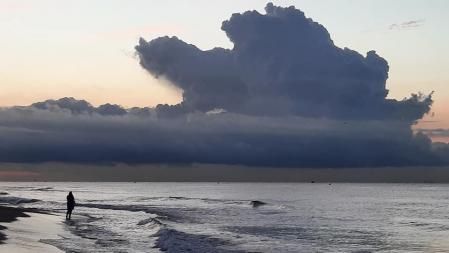 El cumulonimbus de la playa de Gavà.