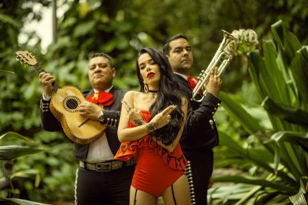 Lanza el single 'Chanteíto para un ex', con Darell, cuya letra está basada en un hecho real.