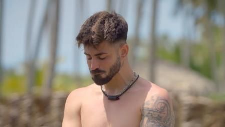 Isaac rompía a llorar tras pedirle perdón a Marina.