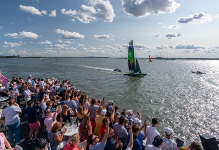 Una de las obsesiones de los creadores del campeonato ha sido acercarlo conceptual y  físicamente al público