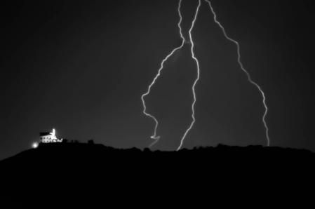 Tormenta de rayos sobre la ermita de Sant Ramon.