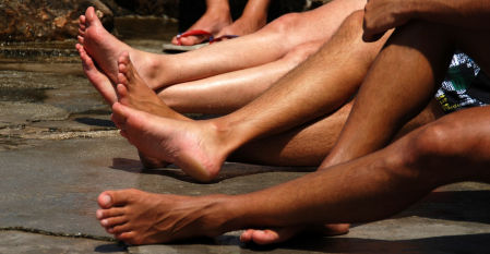 Lo primero que hay que hacer para que no te hagan mal olor los pies es lavártelos