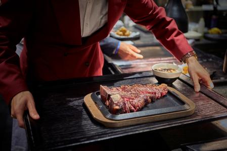 Porterhouse de ternera joven de 1kg asado a la parrilla